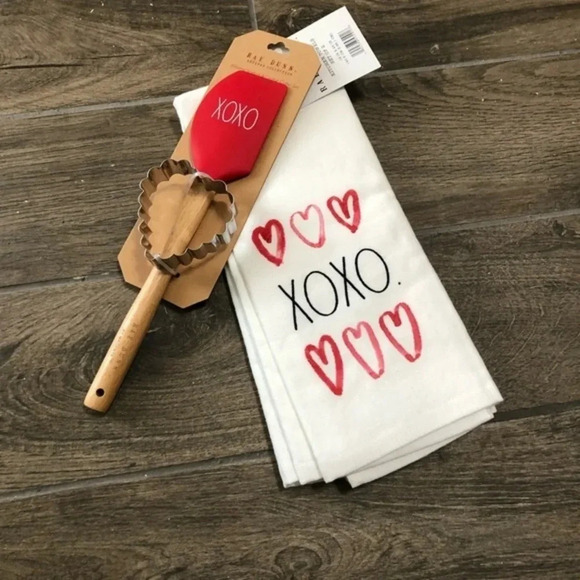 Rae Dunn Kitchen Towels Spatula set XOXO - Picture 1 of 3